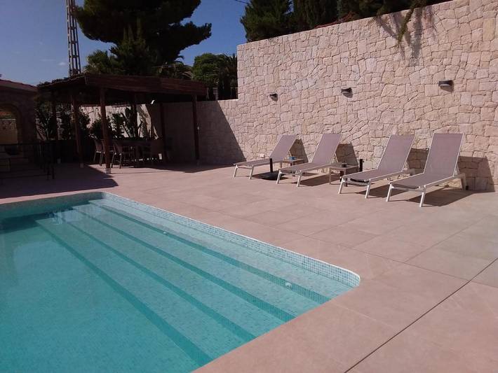 Apartamento de vacaciones para 6 personas, con jardín y piscina además de balcón y vistas - 1