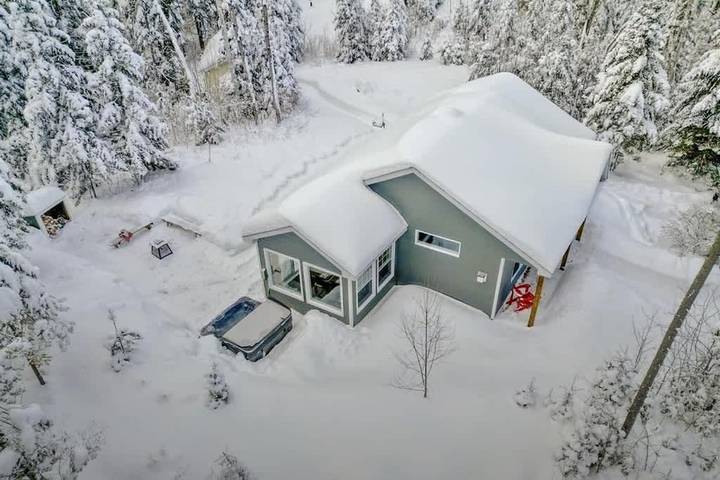 Gîte pour 7 personnes, avec jardin et jacuzzi dans Saint Donat De Montcalm