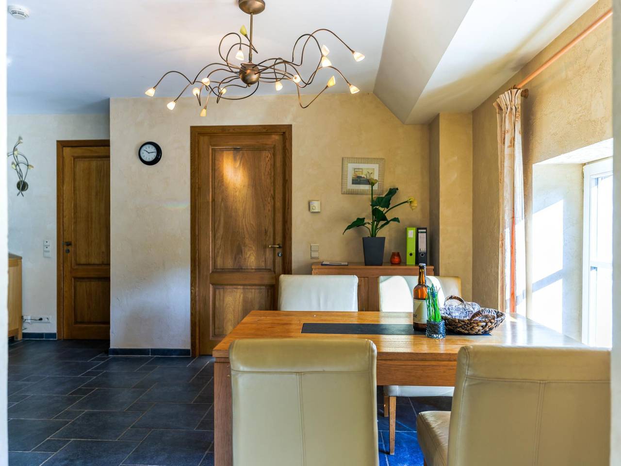 Geheel appartement, Comfortabel 4-persoons kasteelappartement met sfeervolle inrichting in Aywaille, Luik en omgeving