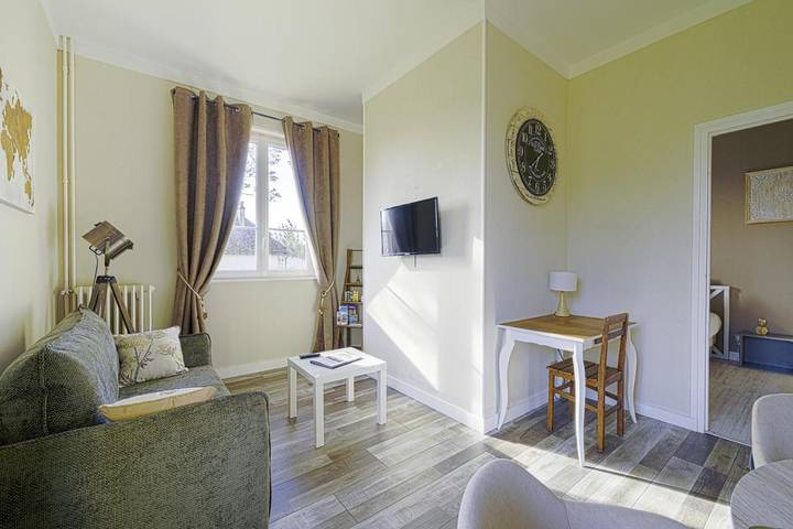 Gîte pour 2 personnes, avec Terrasse ainsi que Jardin et Vue à Falaise (Calvados) - 4