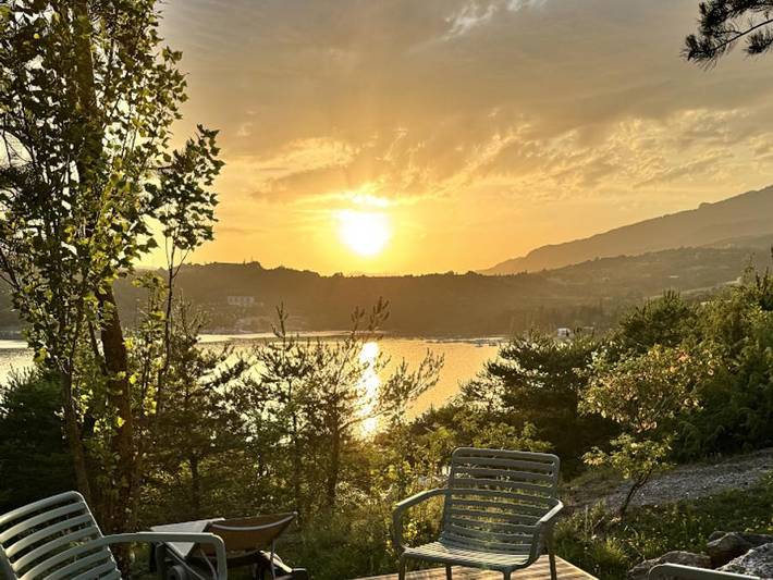 Camping Sunêlia La Presqu'île - Mobilheim 4 personen - Sunêlia Luxe Traversant 2 Schlafzimmer - 1Sdb - 31.6m² in Prunières, Nationalpark Écrins
