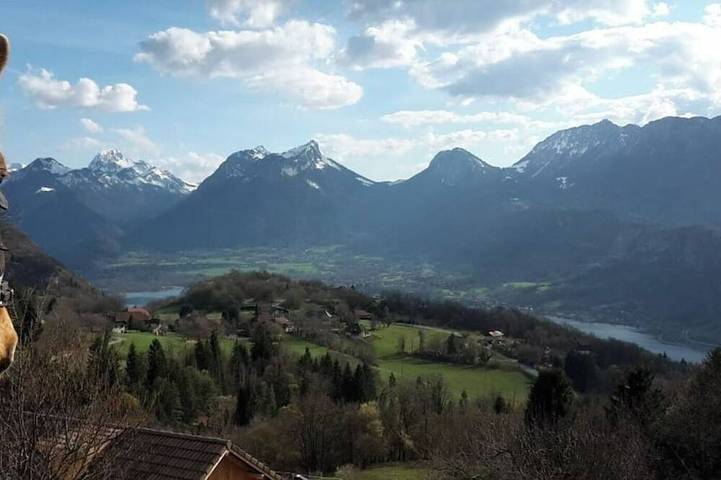 Gîte pour 5 personnes, avec jardin sur le Lac d'Annecy