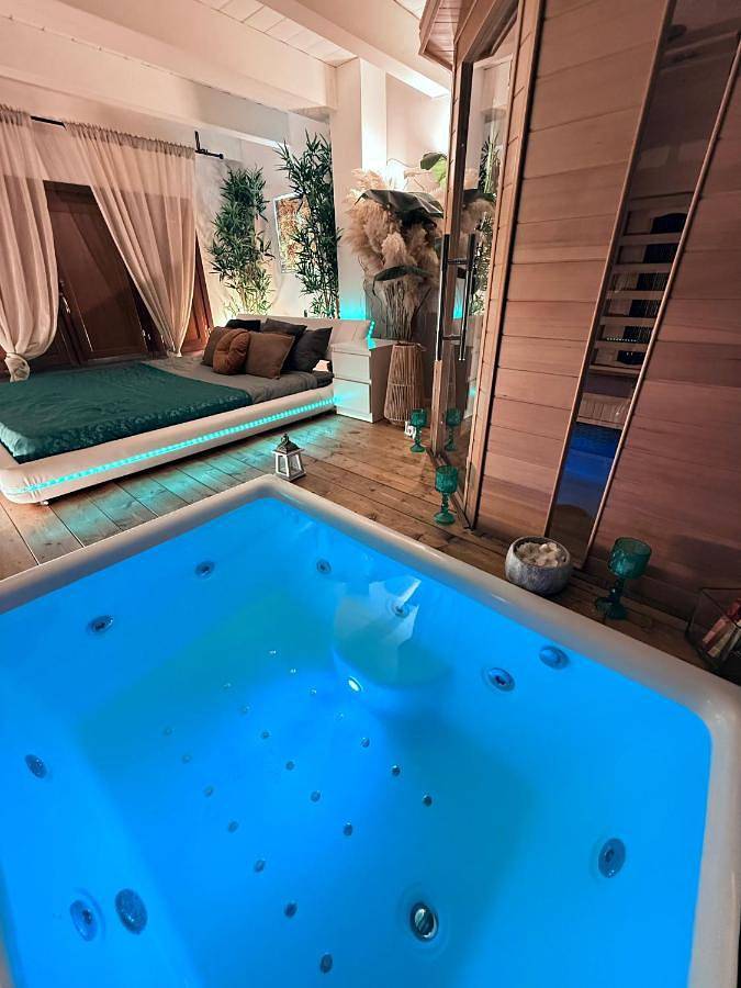 Ferienwohnung für 4 Personen, mit Ausblick und Garten sowie Pool und Sauna - 1