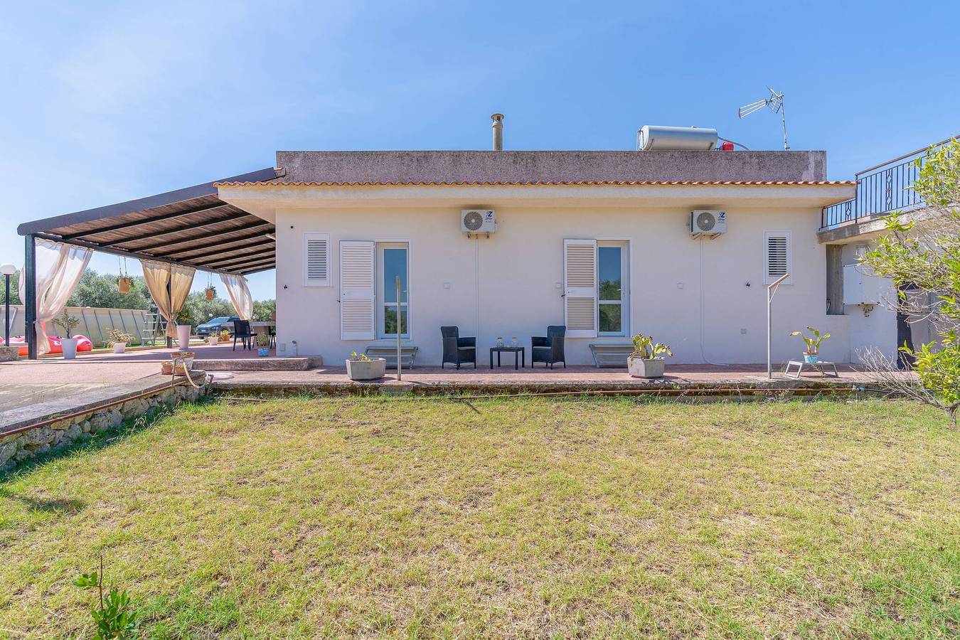 Villa 'Latina' con veranda privata, Wi-Fi e aria condizionata in Solarino, Siracusa e dintorni