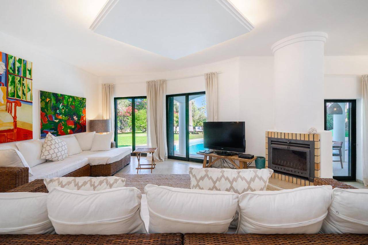 Luxury Private Family Villa with Pool Ac & Parking in Portimão, Distrito de Faro
