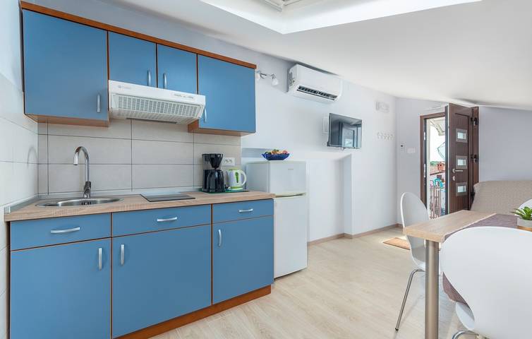 Ferienwohnung für 2 Personen, mit Balkon/Terrasse und Meerblick in Funtana - 2