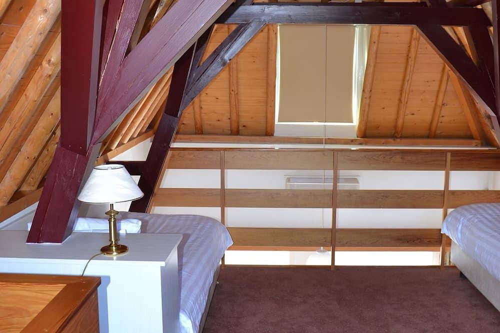 Minutes from the Lake, Dunes, and Coastal Walks! Free Breakfast, Parking! in Brielle, Niederländische Nordsee