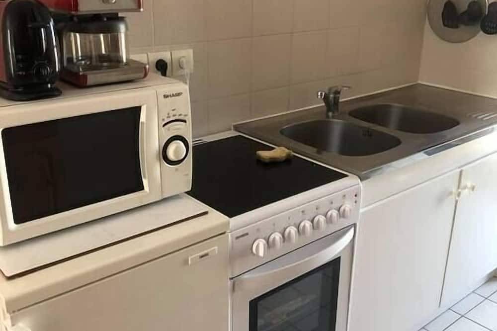 Entire apartment, Anselme, Duplex Avec Cour Commune ²proche mer in Ver-sur-Mer, Côte de Nacre