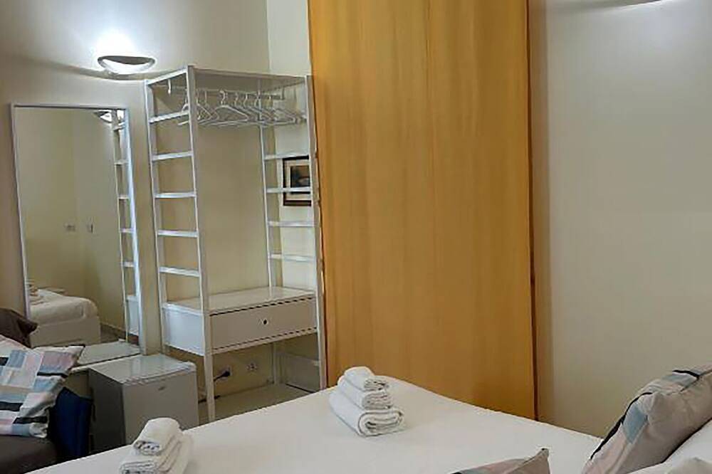 Apartamento entero, Independent Rooms by Ghor in Centro de Roma, Roma