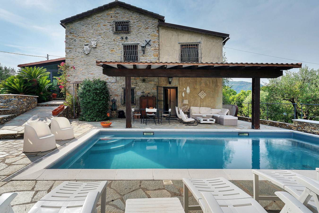 Villa „Daphne Pool und Jacuzzi“ mit privatem Pool, Wlan und Klimaanlage in Vescina, Avegno