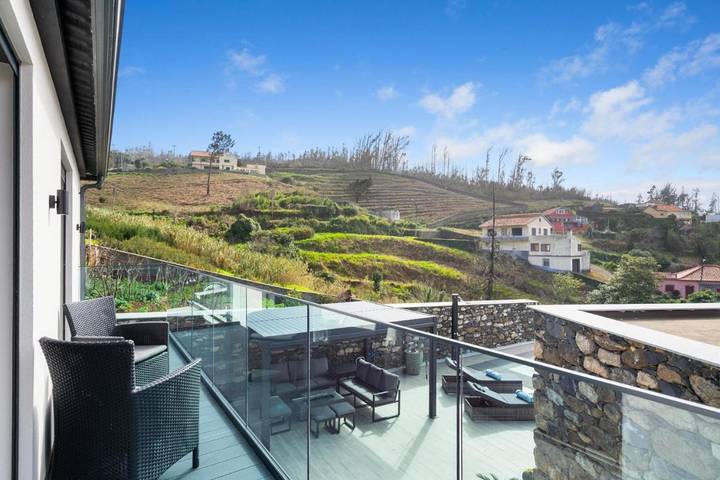 Location de vacances pour 4 personnes, avec vue ainsi que piscine et jardin dans Achadas da Cruz - 4