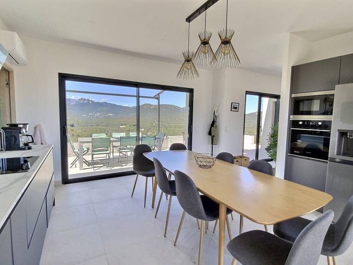 Location de vacances pour 10 personnes, avec balcon ainsi que jardin et piscine dans Pinarellu - 3