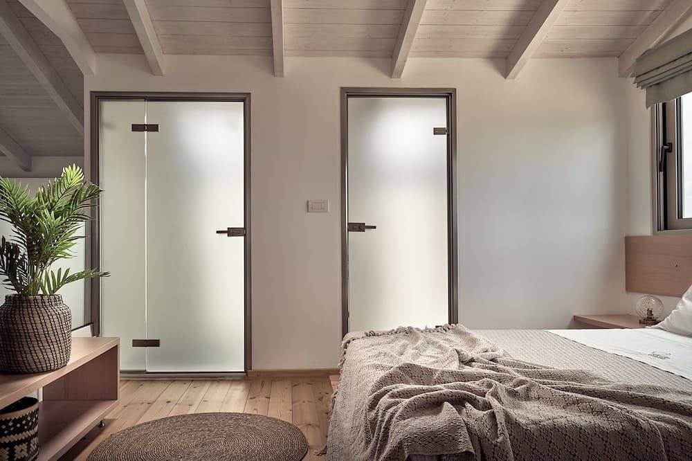 Villa with pool on the edge of the hill in Bochali, Zakynthos