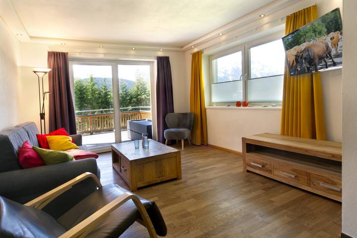 Ferienwohnung für 5 Personen, mit Balkon und Ausblick in Leutasch
