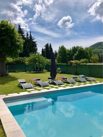Cottage pour 2 personnes, avec vue ainsi que piscine et jardin à Portes-en-Valdaine