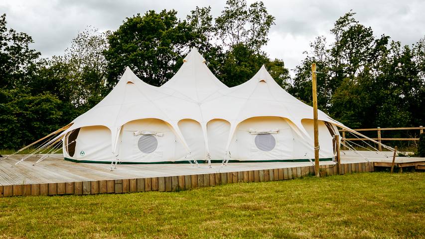 Glamping for 10 people, with Hot tub and Terrace as well as Garden in Eastbourne