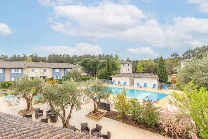 Aparthotel para 6 personas, con jardín y piscina - 1