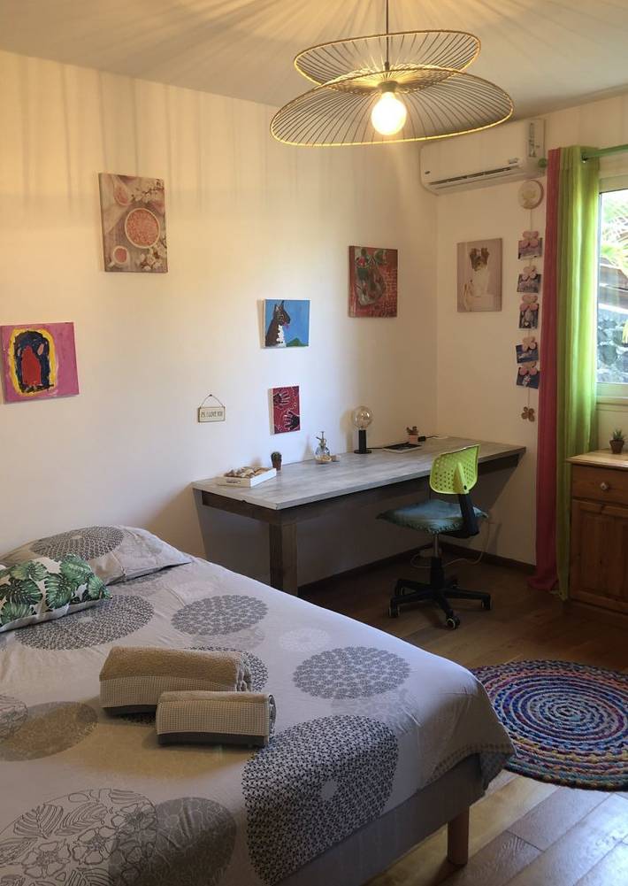 Location de vacances pour 6 personnes, avec jardin ainsi que terrasse et piscine dans Saint-Gilles les Bains - 4