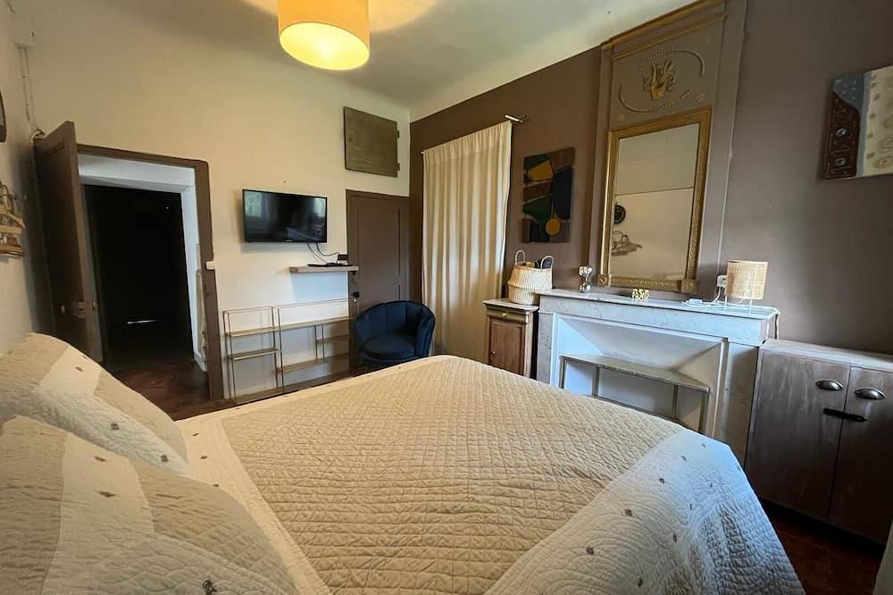 Provence farm luberon 3 bedrooms swimming pool air conditioning lourmarin center in Lourmarin, Parc naturel régional du Luberon