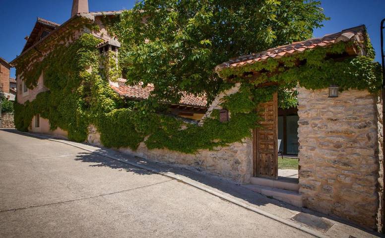 Chalet para 14 personas, con Balcón y Terraza además de Jardín y Piscina en Comarca de Segovia - 3