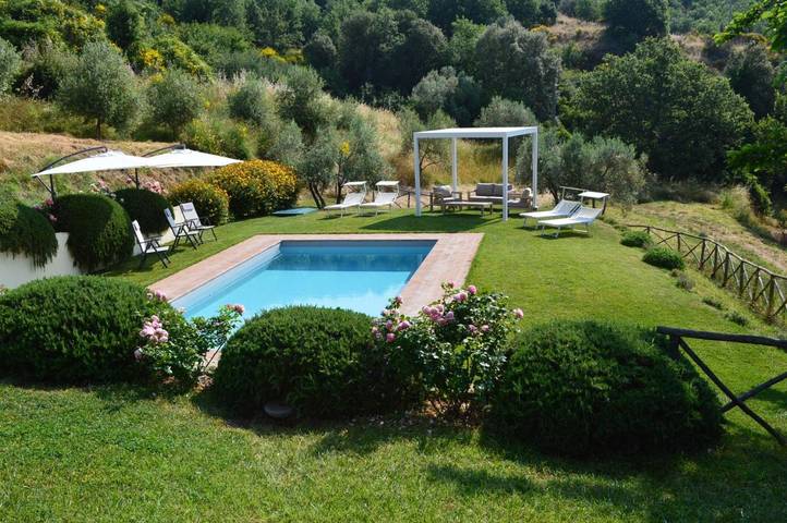 Agriturismo per 8 persone, con panorama e piscina nonché giardino in Gaiole in Chianti