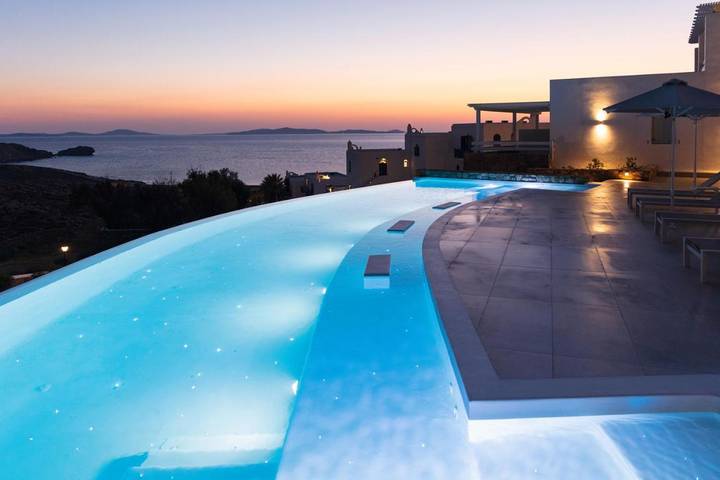 Hôtel pour 3 personnes, avec Balcon et Jacuzzi ainsi que Terrasse et Jardin