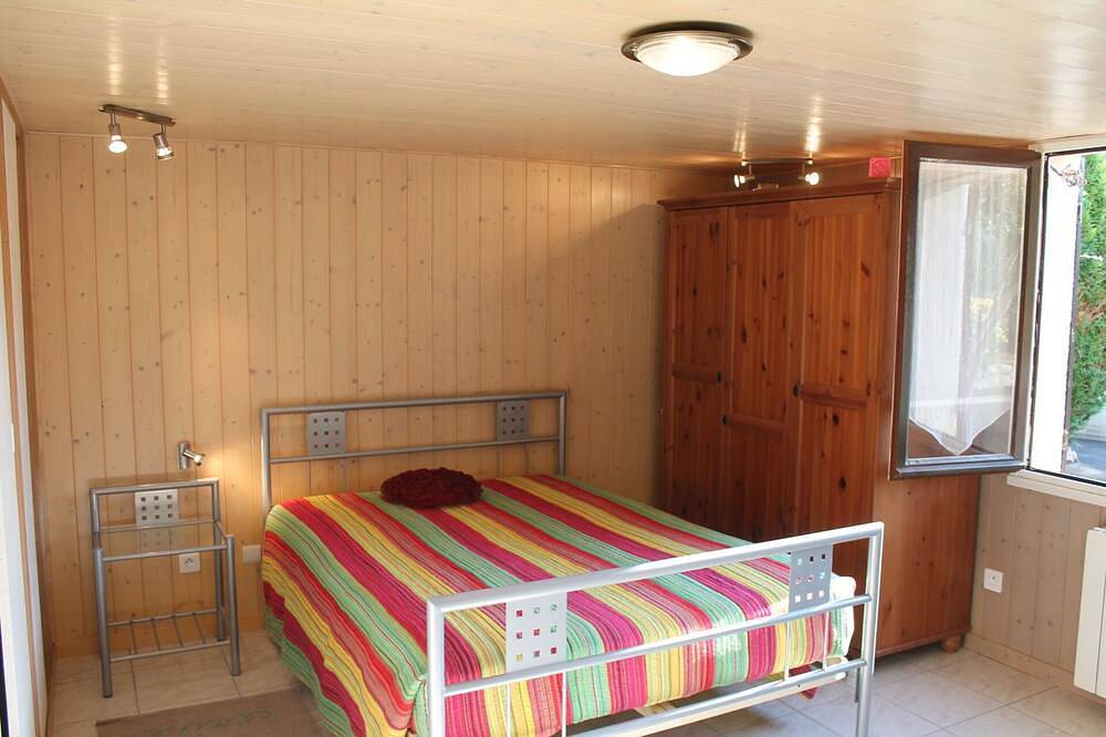 Bedroom with ensuite bathroom, South Burgundy in Chauffailles, Charolles und Umgebung