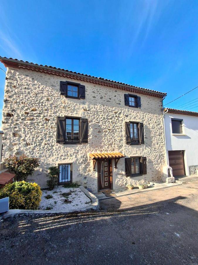 Location de vacances pour 6 personnes, avec jardin et vue à Ferrières-sur-Ariège