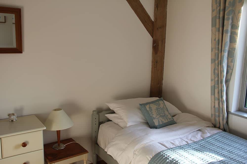 Pickle Cottage Tenterden - modern, airy converted barn, formerly a pig shed! in Tenterden, Ashford region