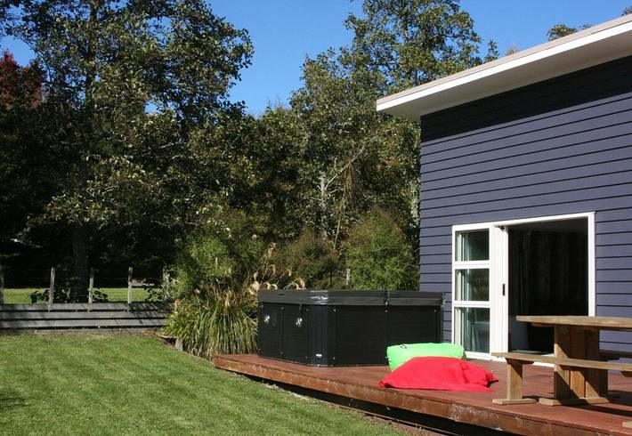 Holiday home for 10 people, with garden and hot tub as well as terrace in Ohakune