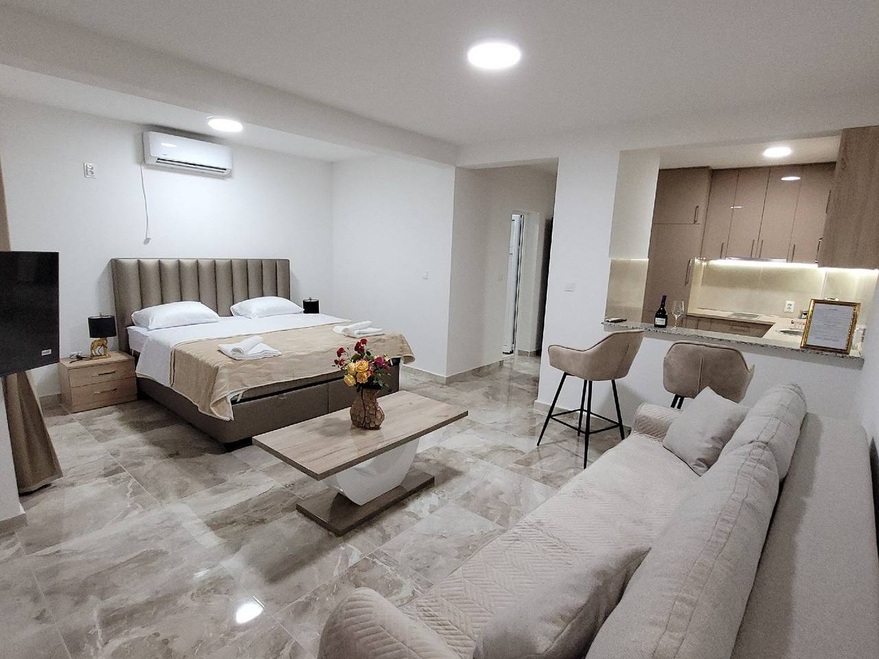 Ganze Wohnung, Studio Apartment with Sea View in Šušanj, Montenegro Coast