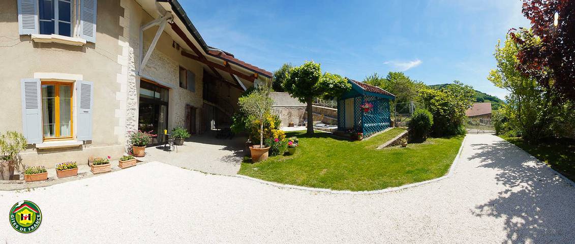 Au jardin des Toiles in Saint-Nicolas-de-Macherin, Isère