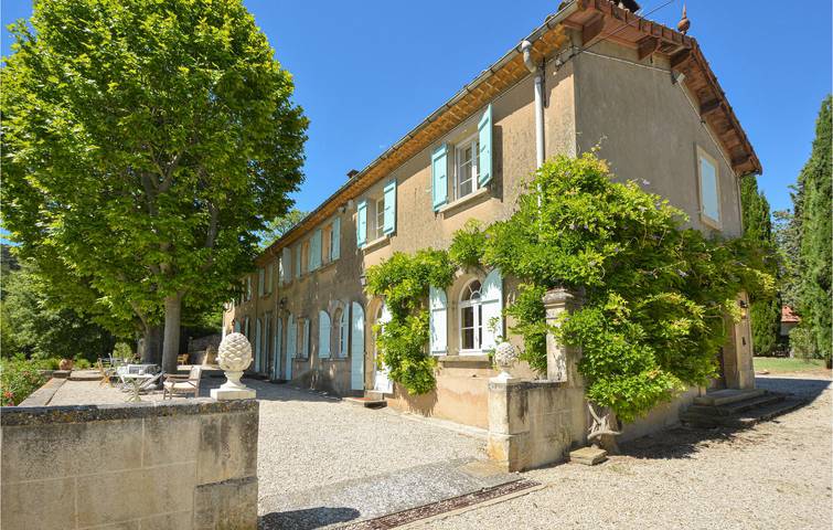 Gîte pour 17 personnes, avec piscine et terrasse dans les Bouches-du-Rhône - 2