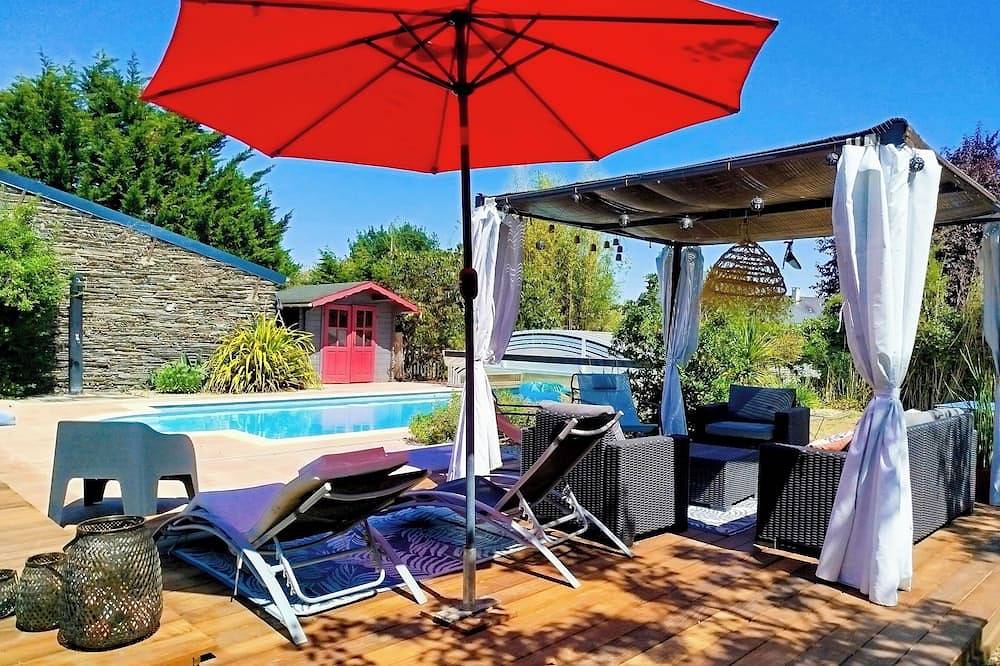 Maison de charme angevine avec piscine partagée in Saint-Jean-des-Mauvrets, Vallée de la Loire