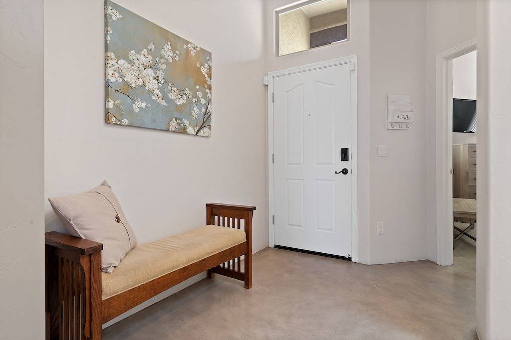 Quiet 3-bed/2-bath gated home near Starrpass Resort with garage, washer/dryer in Tucson, Pima County