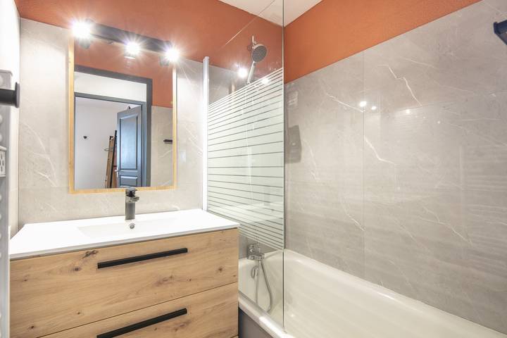 Apartamento entero, Apartamento de vacaciones para 4 personas con balcón in Chamrousse, Parque Nacional de los Ecrins