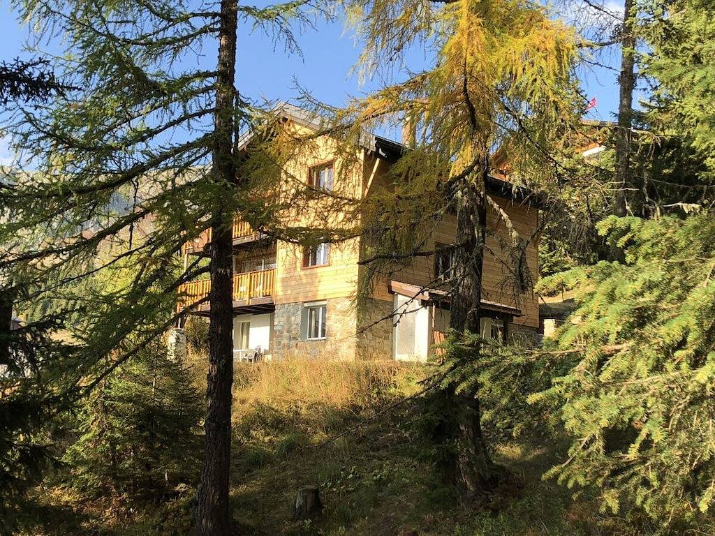 Am Waldrand im Chalet Tilly in Betten, Aletsch Arena