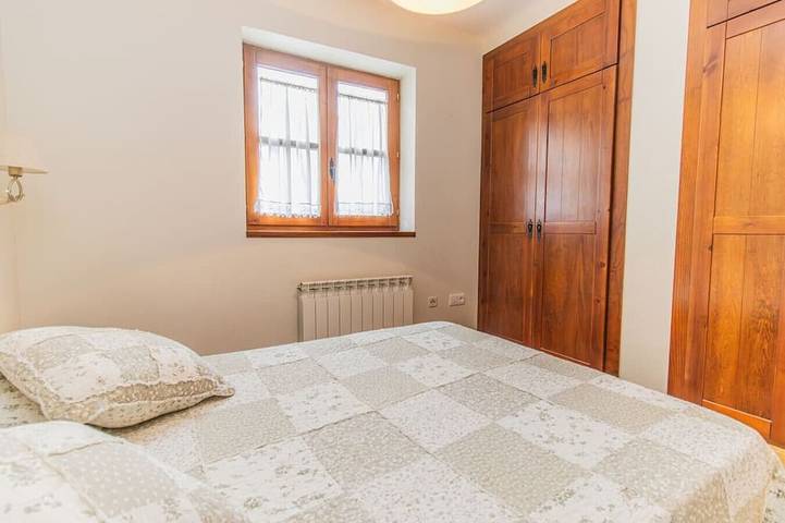 Ganze Wohnung, Charming Pyrenean Flat with Terrace, Views & Pool in Cerler, Benasque