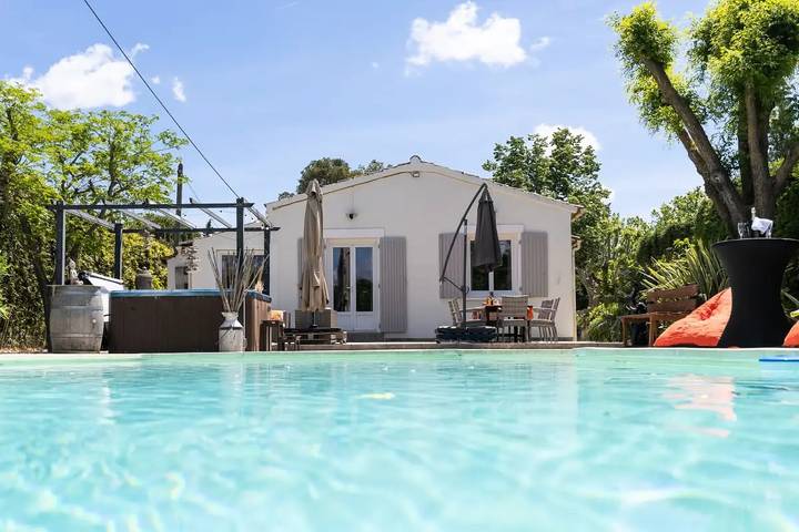 Villa pour 10 personnes, avec sauna et piscine ainsi que terrasse et jardin, animaux acceptés
