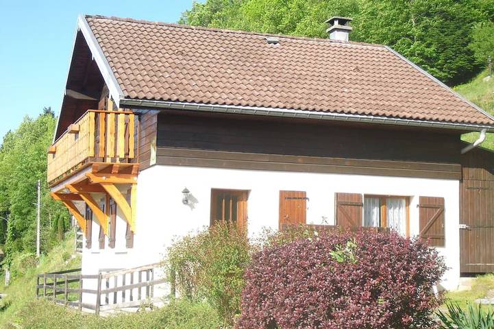 Gîte pour 6 personnes, avec jardin et balcon, animaux acceptés à Le Ménil