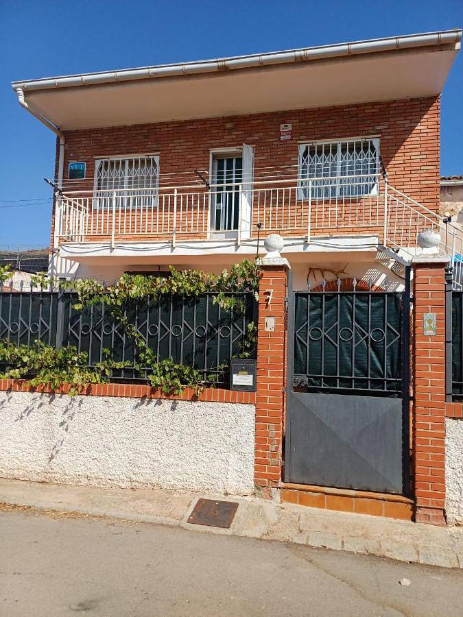 Casa de vacaciones para 12 personas, con balcón y jardín en Teruel