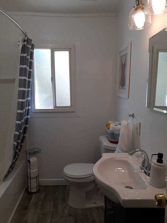 Hometown Fave - Spacious 2-Bdrm Cottage Near Downtown Albany & Close to Osu in Albany (OR), Linn County