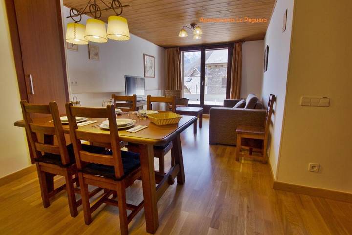 Apartamento para 4 personas, con balcón y vistas en Barruera