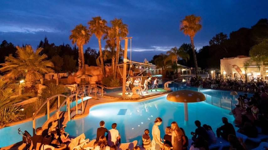 Camping für 2 Personen, mit Kinderpool in Giens - 2