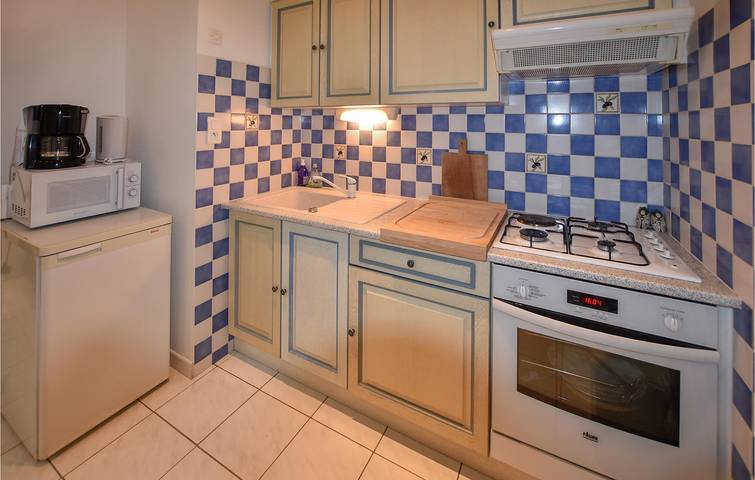 Location de vacances pour 4 personnes, avec terrasse ainsi que jardin et piscine à Visan - 3