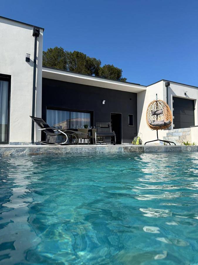 Villa pour 11 personnes, avec jardin et vue ainsi que piscine et terrasse à Carcassonne
