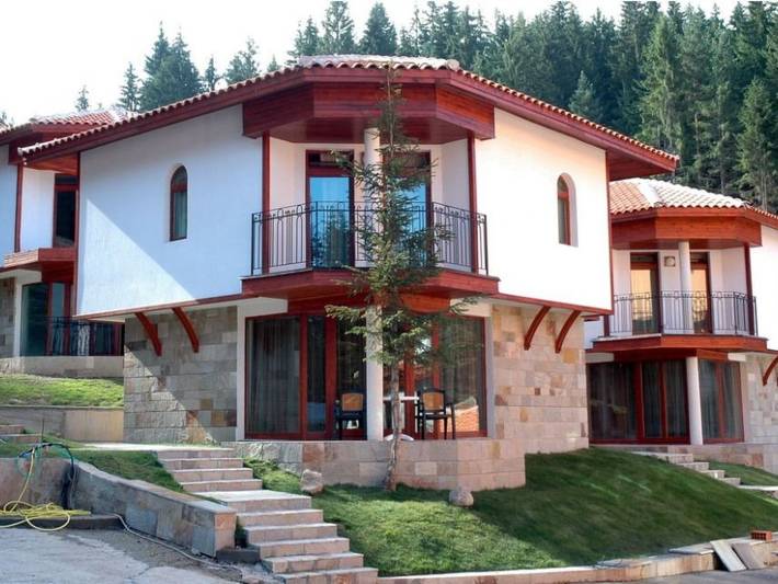 Holiday home for 5 people, with pool and garden as well as balcony in Bulgaria