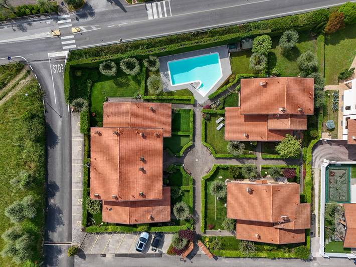 Apartamento entero, Mgh- Garda Bloom Family Stay Manerba in Manerba del Garda, Montañas Garda