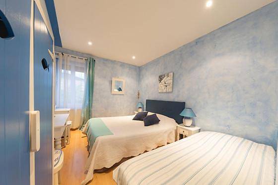 Queen Room in Marlieux, Région de Bourg-en-Bresse