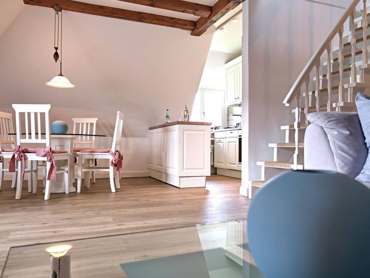 Ganze Ferienwohnung, Sharky Bay - Die reetgedeckte, gepflegte Anlage liegt auf einem ca. 2000 m² großem Grundstück in Keitum, Sylt (Gemeinde)